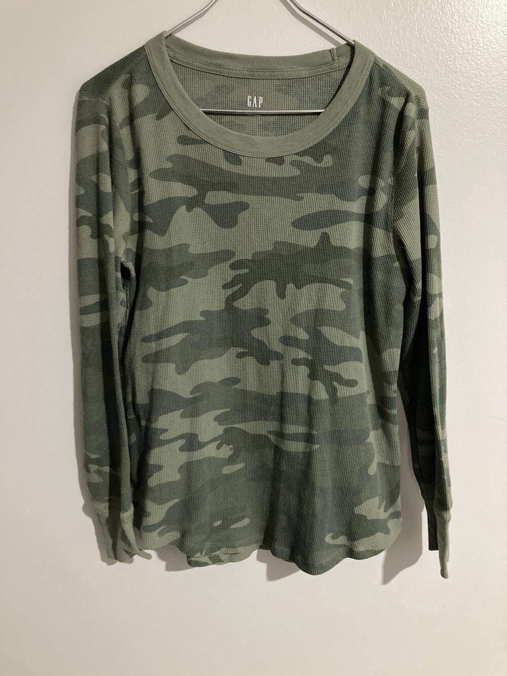 Gap Long Sleeve Camo Print Shirt Women’s Size Large Under Shirt Long John Shirt